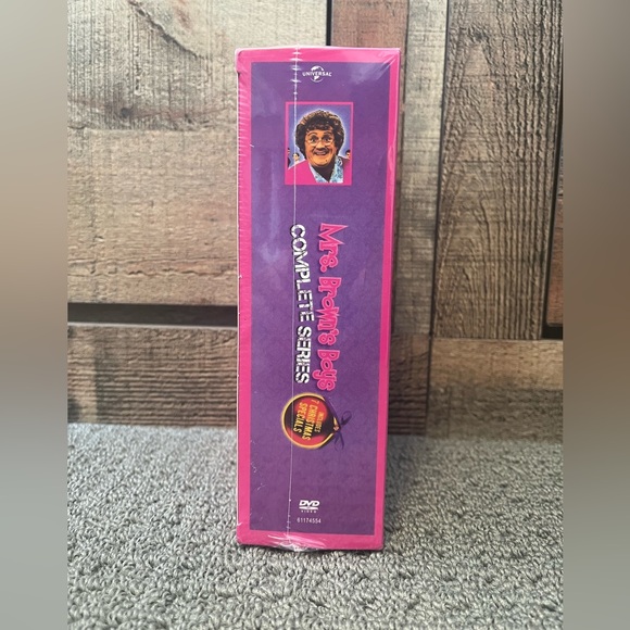 DVD Mrs Browns Boys The Complete Series Widescreen + 7 Christmas Specials NEW - Picture 4 of 6